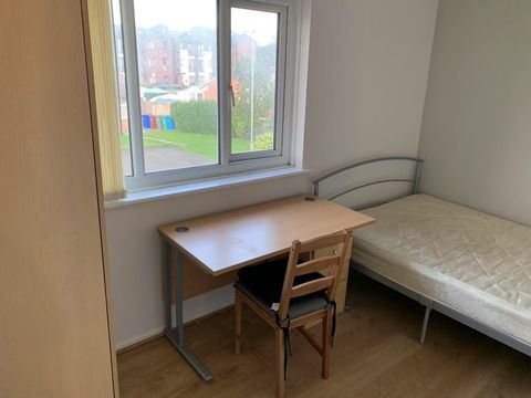 Addison Close, Manchester M13, Room to rent