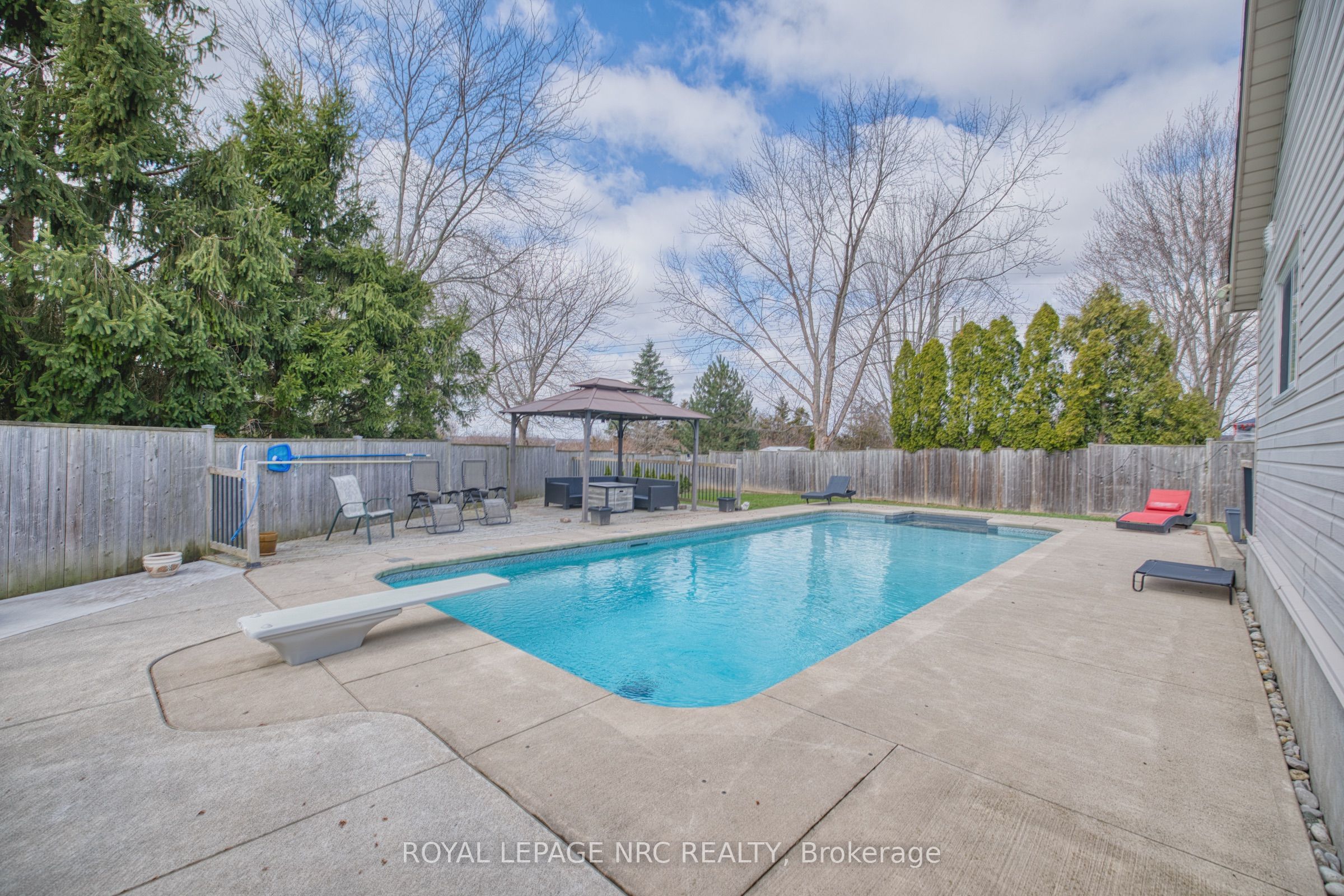 16 Leonard Drive, St. Catharines, ON, L2S 3V2