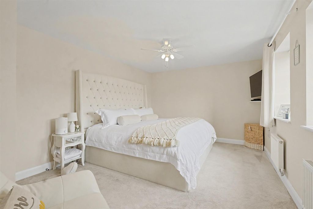 Additional image 10 of 5 bed detached house for saleElizabeth Gardens, Rochford SS4