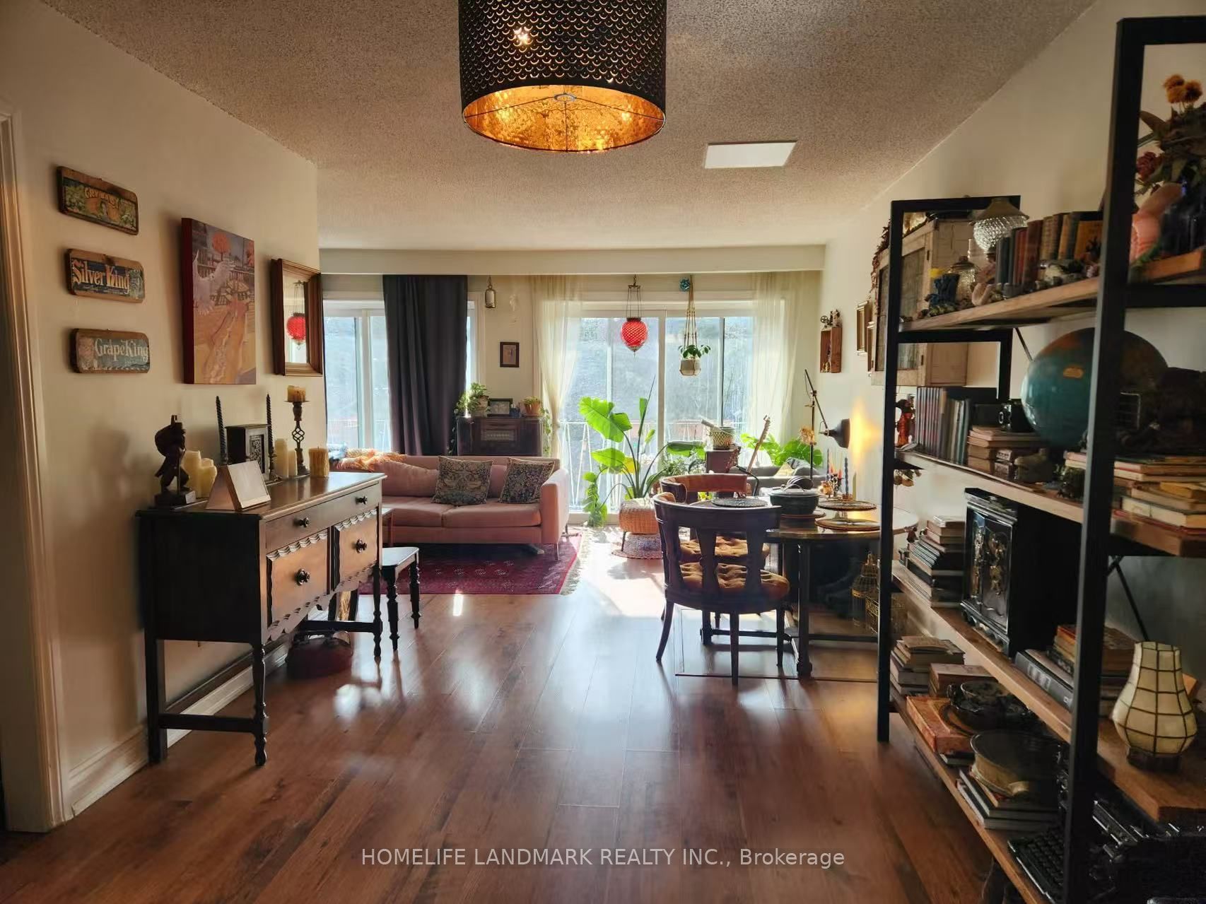 Upper-213 Kenilworth Avenue, Toronto, ON, M4L 3S7