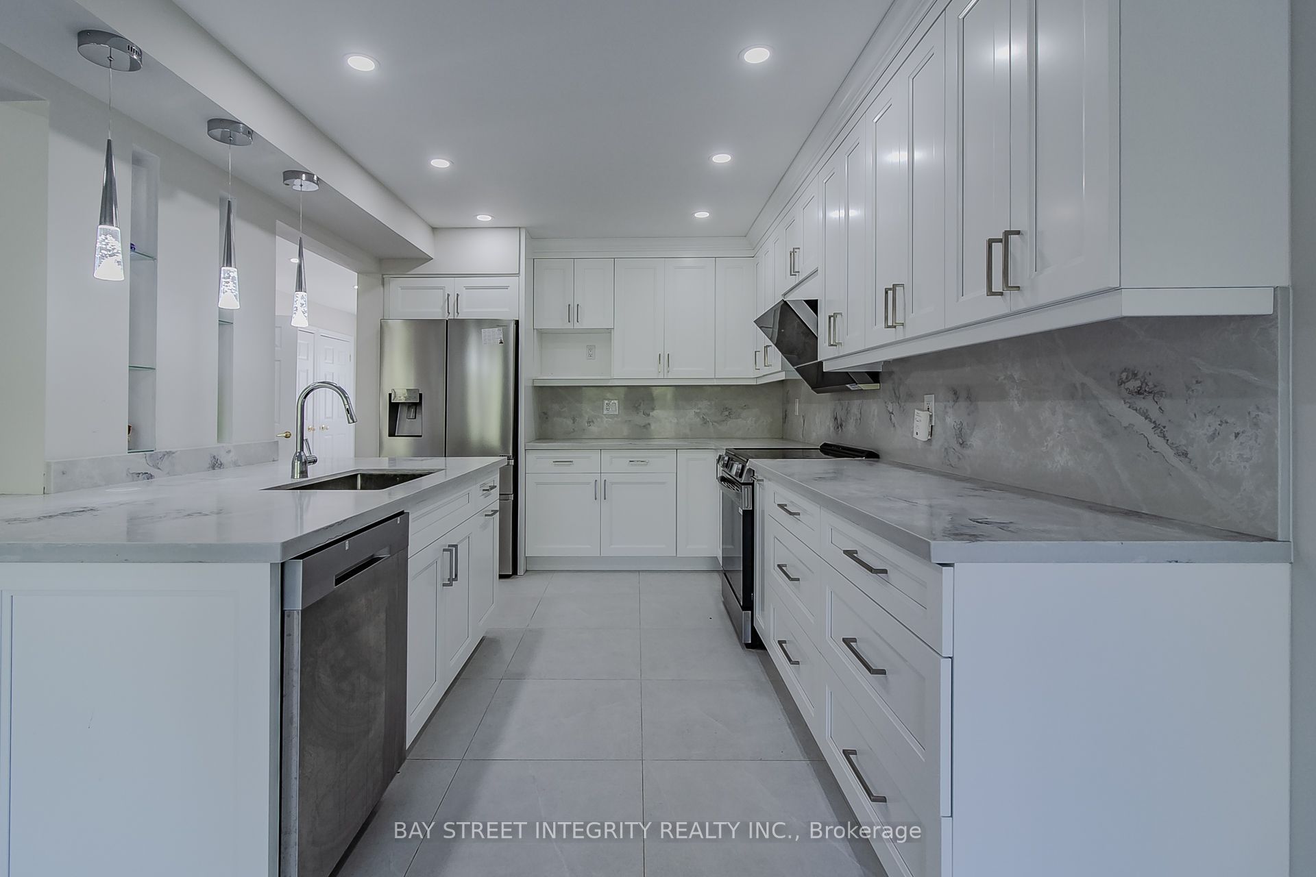 110 Holly Drive, Richmond Hill, ON, L4S 2R6 photo 2