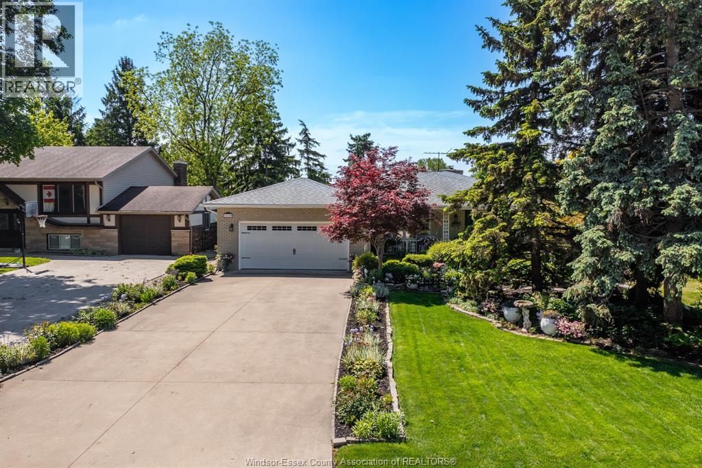 12139 Papineau , Tecumseh, ON, N8N3B5