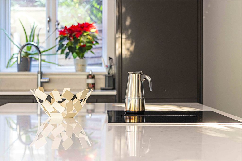 Additional image 18 of 5 bed detached house for saleThe Avenue, Radlett, Hertfordshire WD7