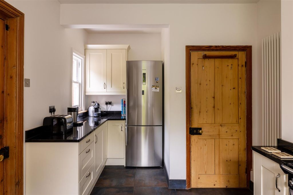 Additional image 12 of 4 bed detached house for saleDevon Crescent, Redhill RH1