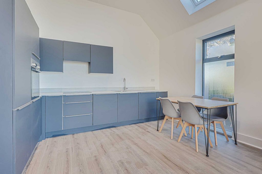 Additional image 3 of 2 bed flat for saleThe Regency Apartments, Rayleigh SS6