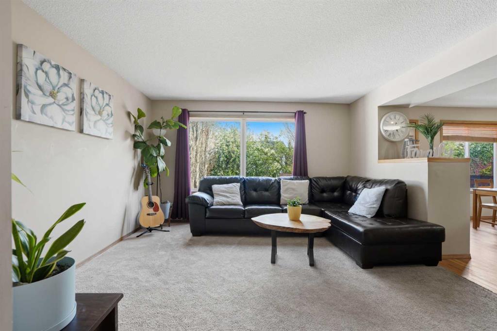 11 Somerglen Place SW, Calgary, AB, T2Y 3L5 photo 4