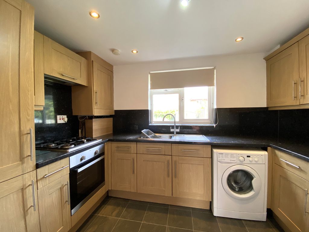 2 bed flat for saleBardfield Way, Rayleigh SS6