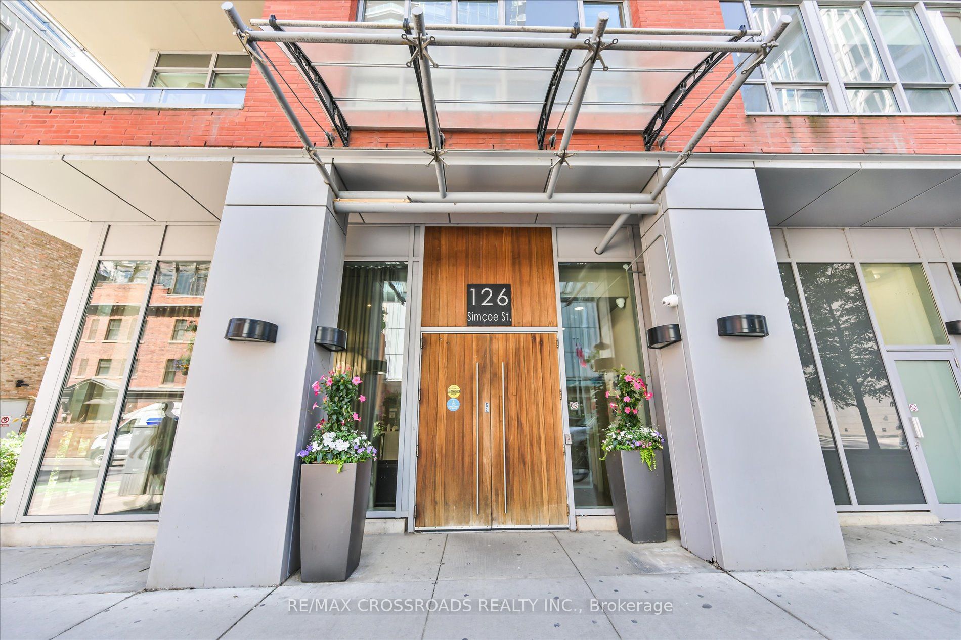 706-126 Simcoe Street, Toronto, ON, M5H 4E6 photo 2