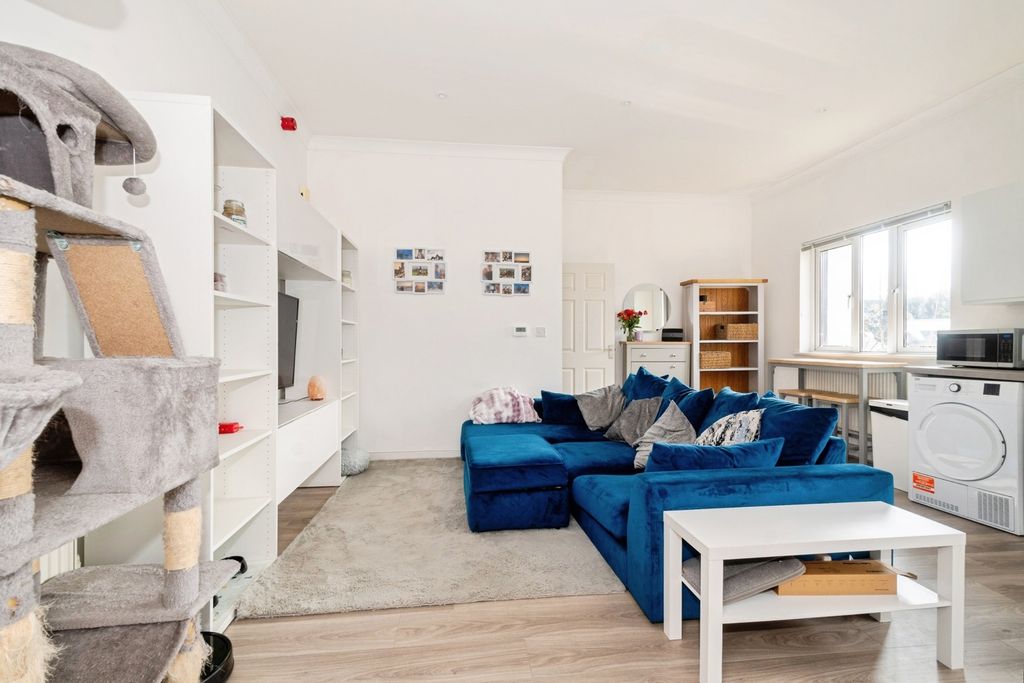 2 bed flat for saleTreruffe Hill, Redruth, Cornwall TR15 photo 5