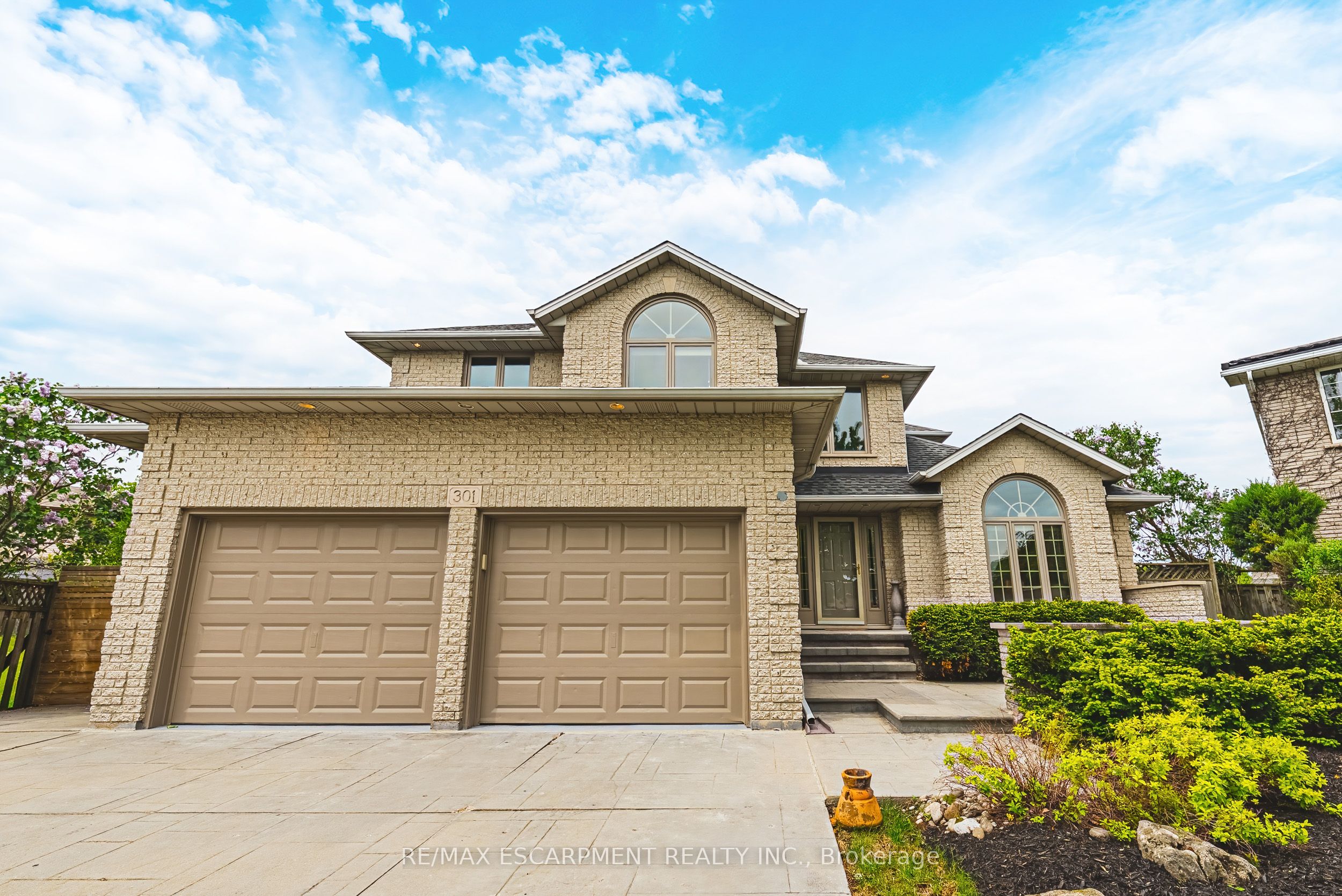 301 Parkwood Crescent, Hamilton, ON, L8V 5B5