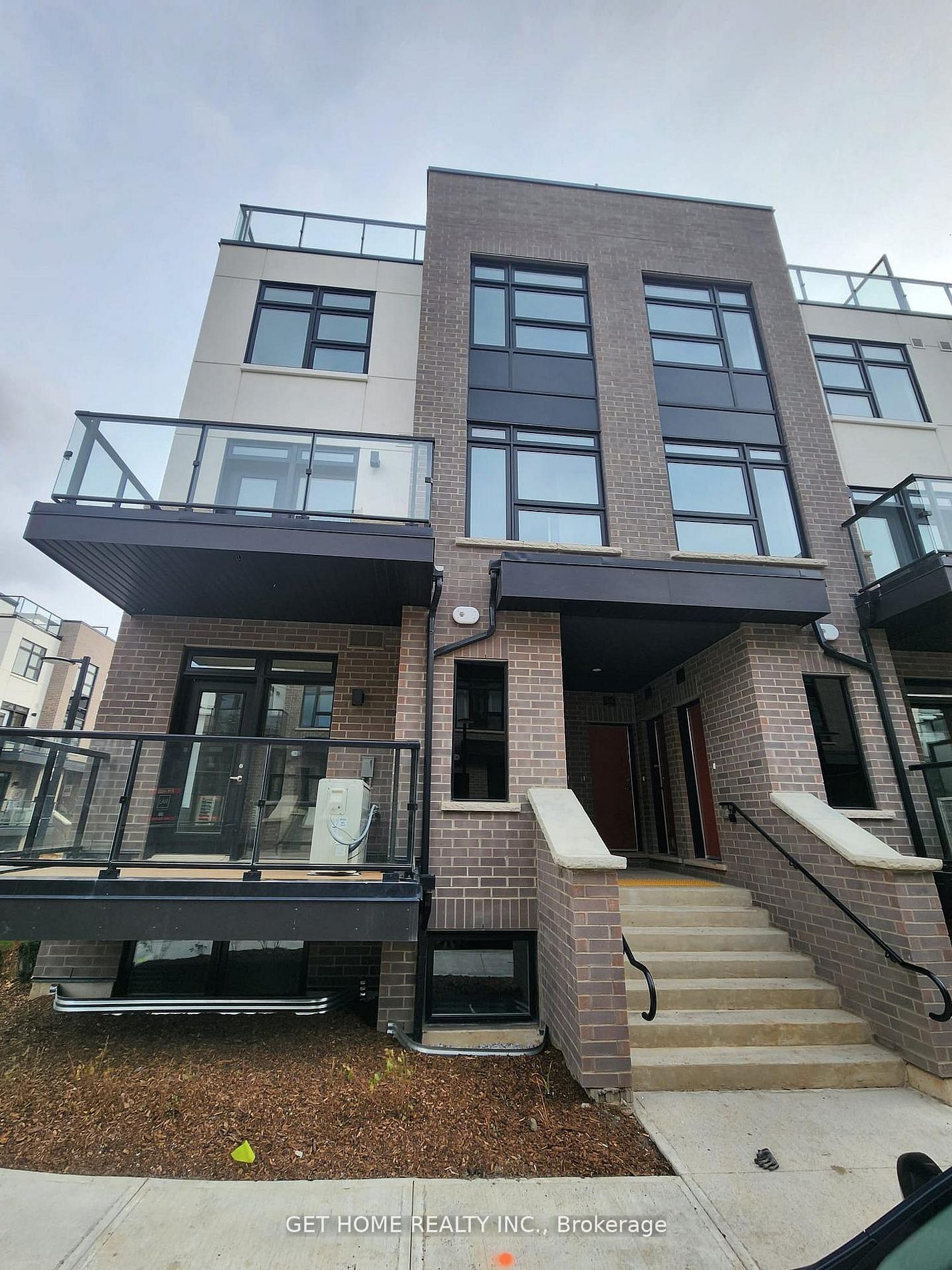 101-1593 Rose Way, Milton, ON, L9E 1N4