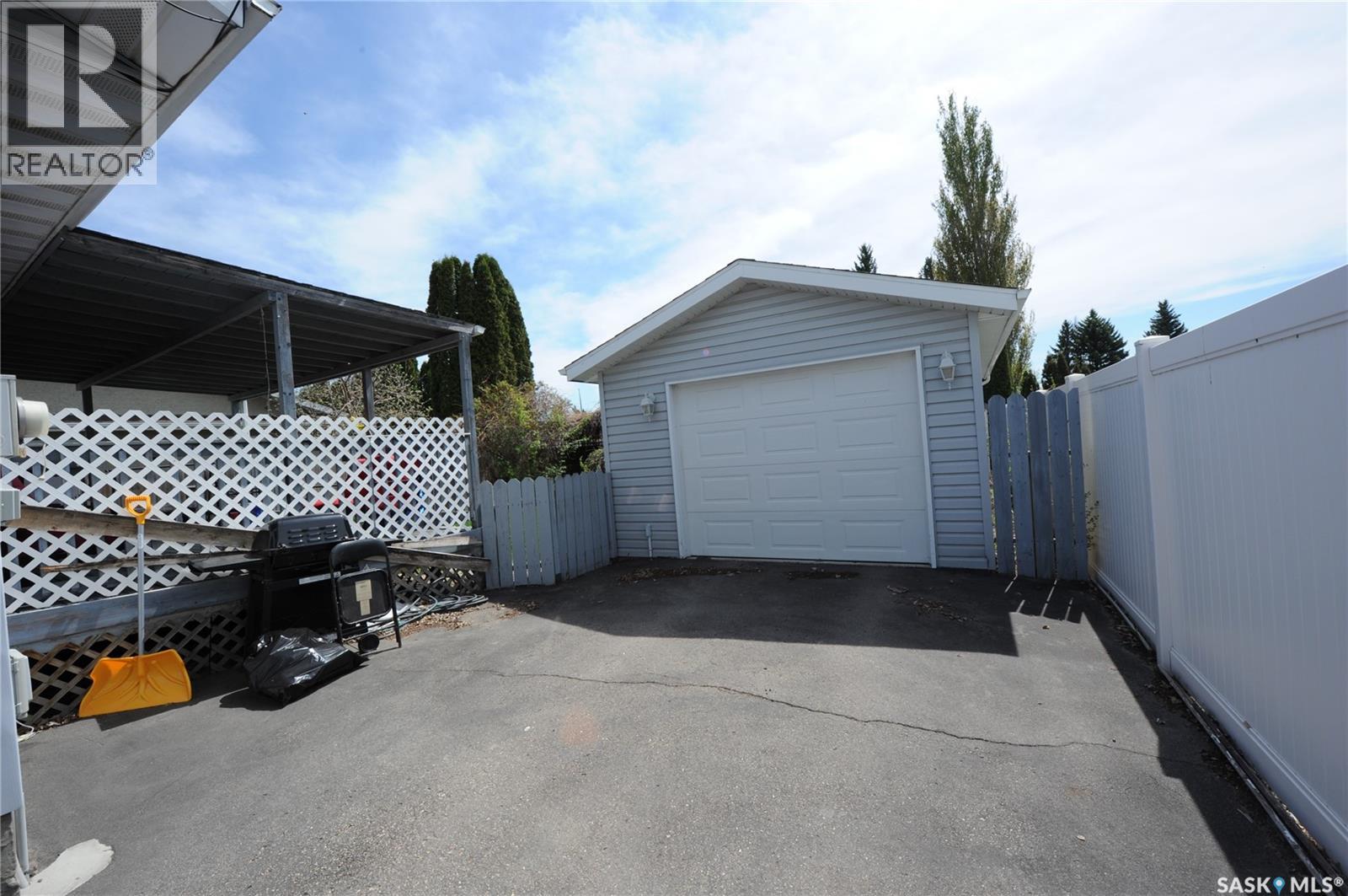 571 Pendygrasse Road, Saskatoon, SK, S7M5P6 photo 2
