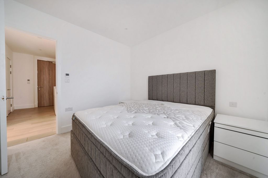 Additional image 6 of 2 bed flat for saleKings Road, Reading RG1