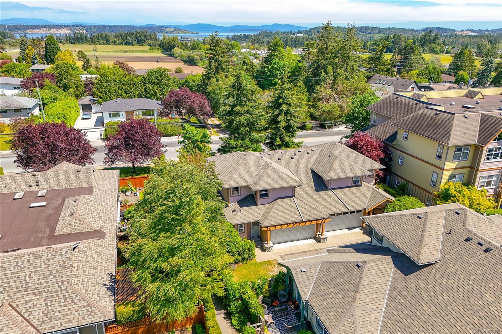 1963 Polo Park Court, Central Saanich, BC, V8M 2K1 photo 5