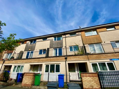 Beckhampton Close, Manchester M13