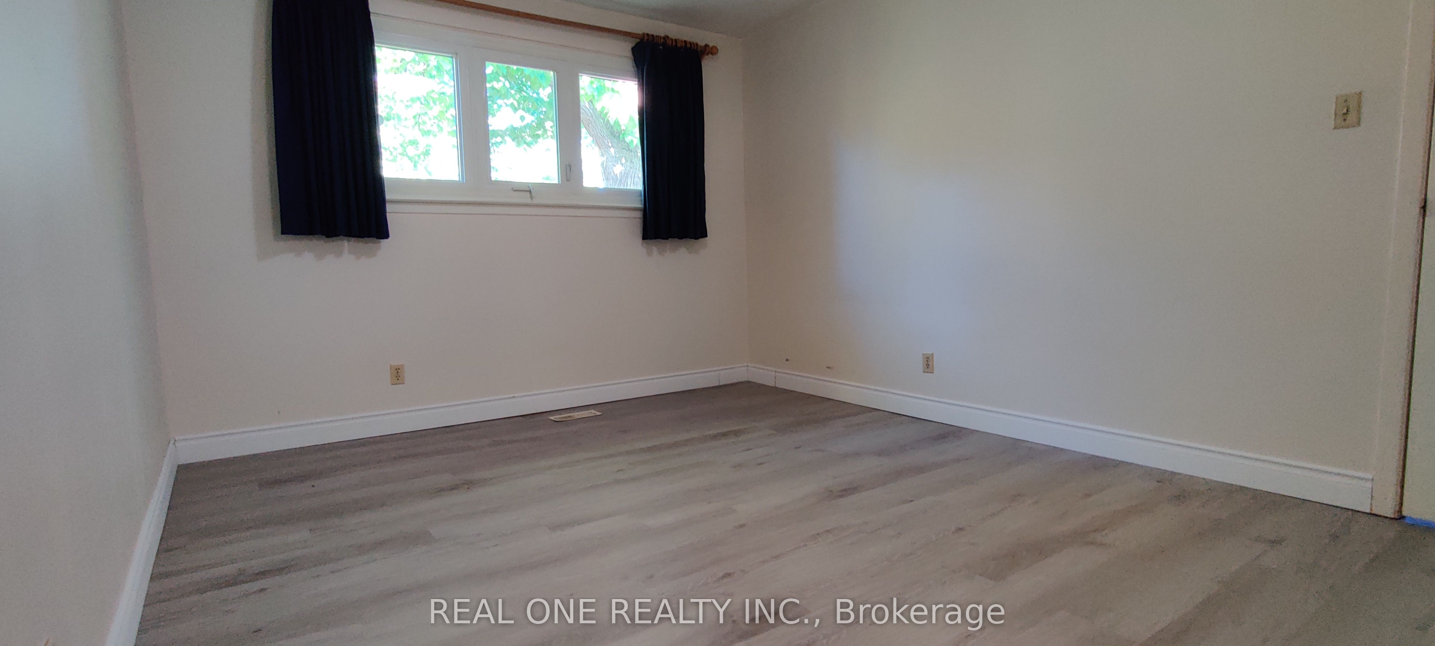 upper-9 Lisburn Crescent, Toronto, ON, M2J 2Z4 photo 3