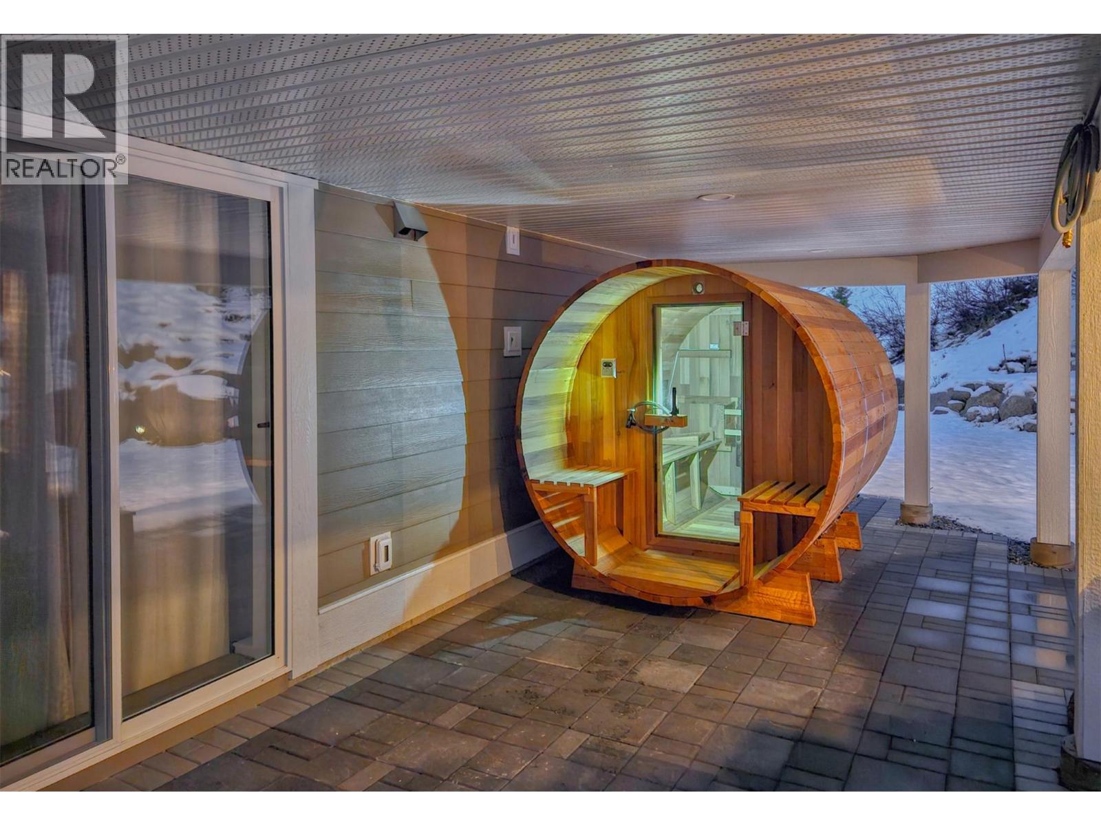 302-6742 Marbella Loop, Kelowna, BC, V1Z3R8 photo 3