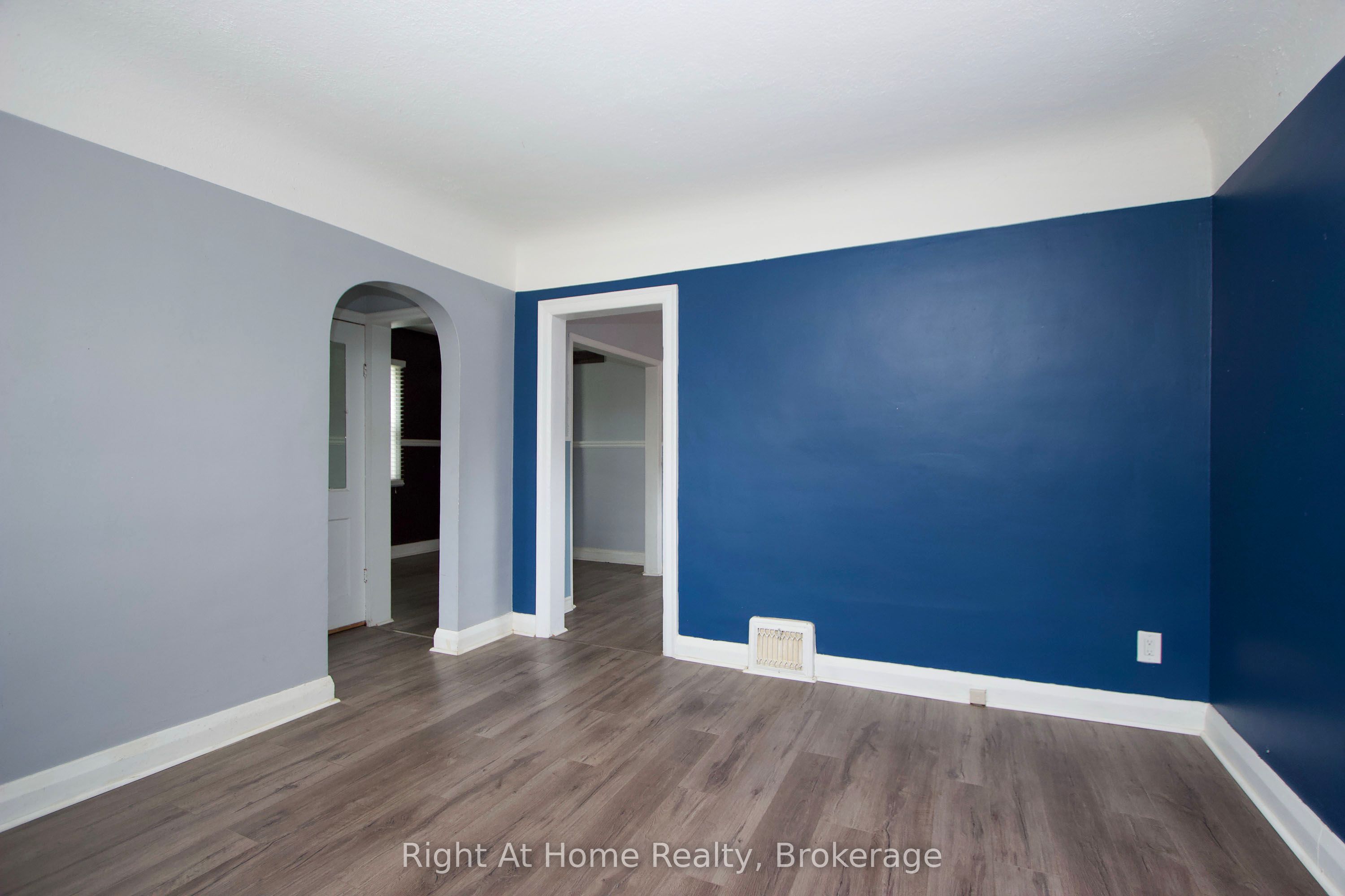 Main-307 Vimy Avenue, Oshawa, ON, L1H 2M9 photo 4