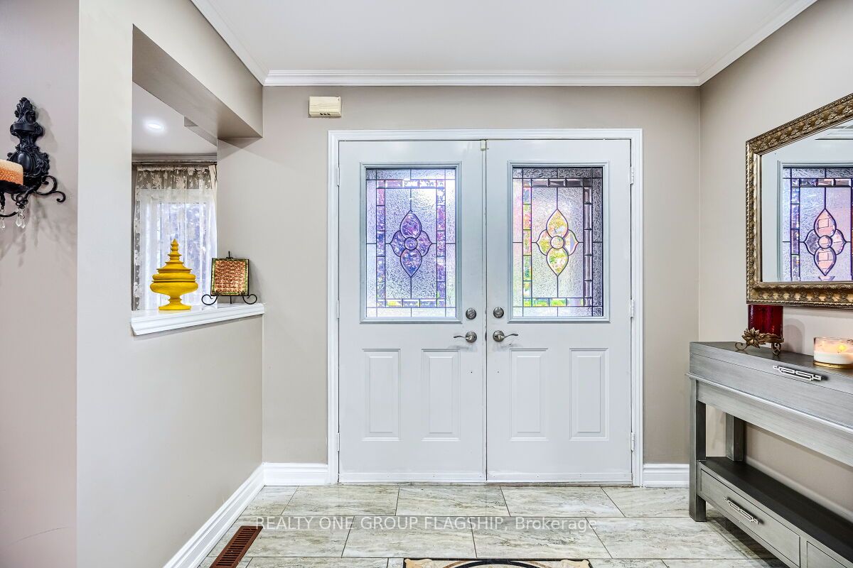 Additional image 3 of 5846 Tenth Line W, Mississauga, ON, L5M 6V3