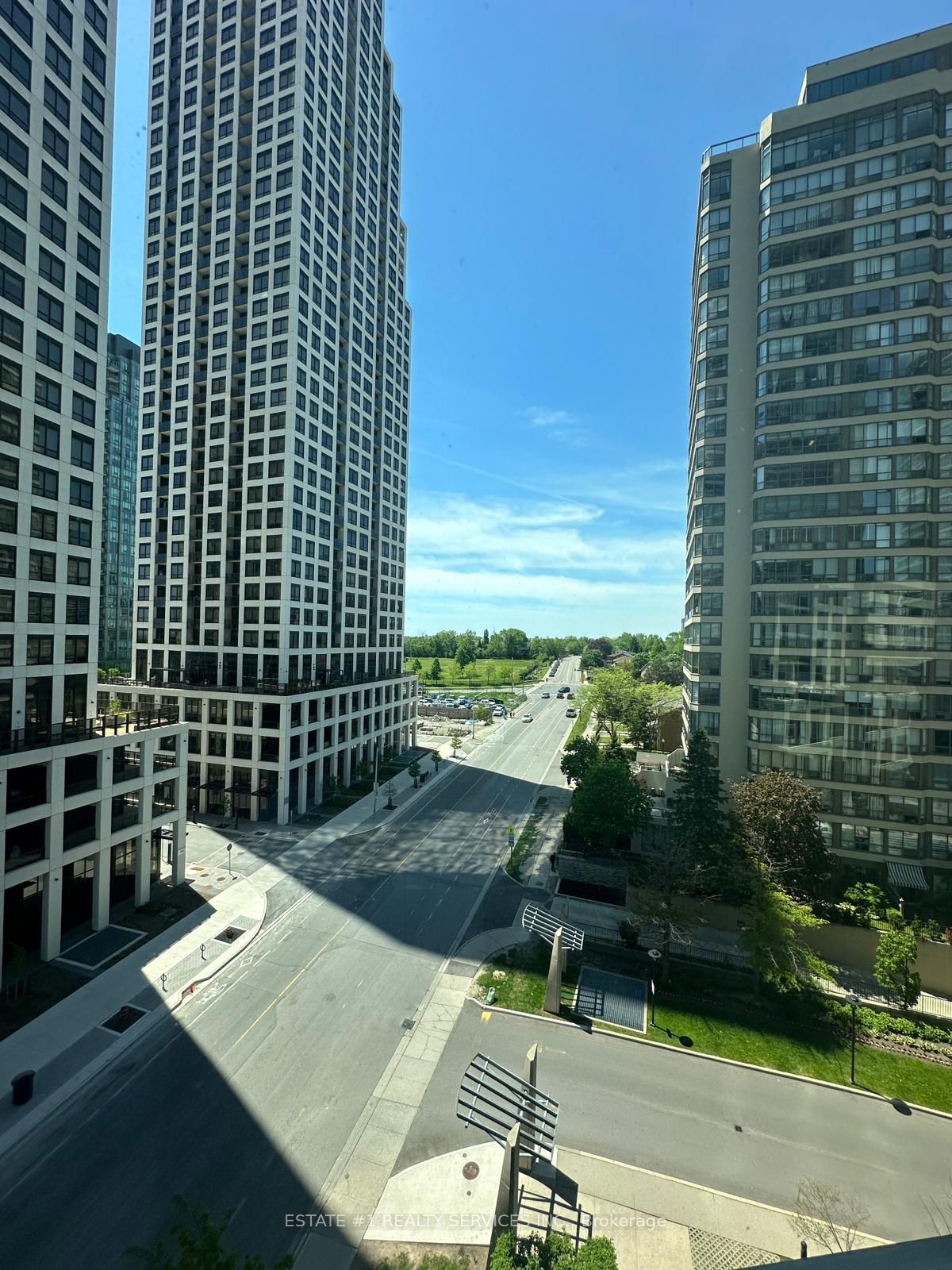 802-33 Elm Drive, Mississauga, ON, L5B 4M2