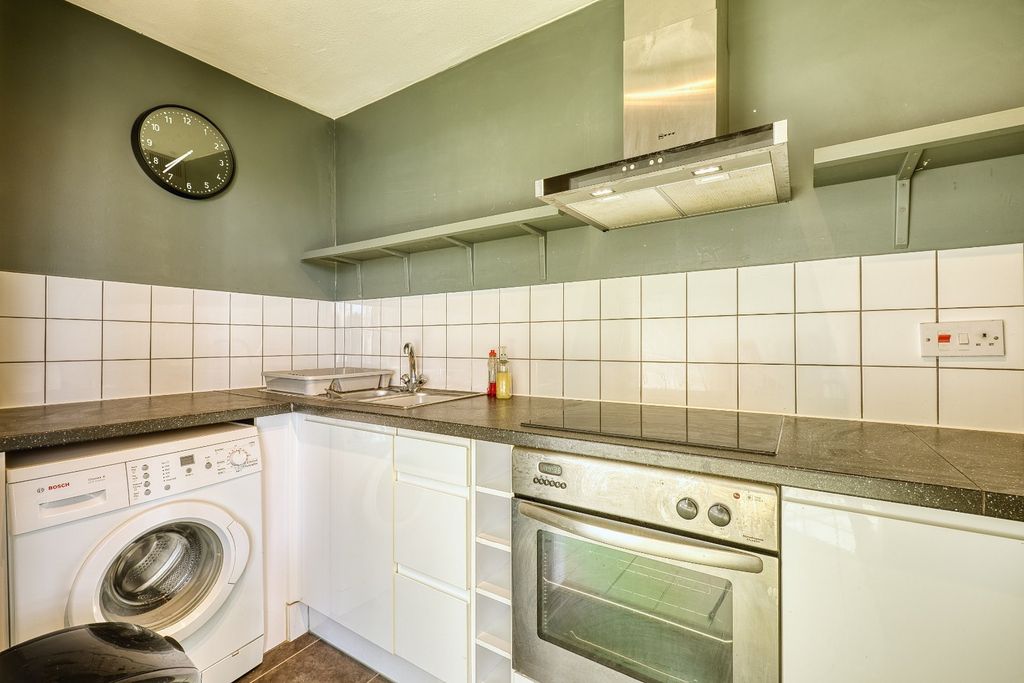 1 bed flat for saleSpencer Square, Ramsgate CT11 photo 3