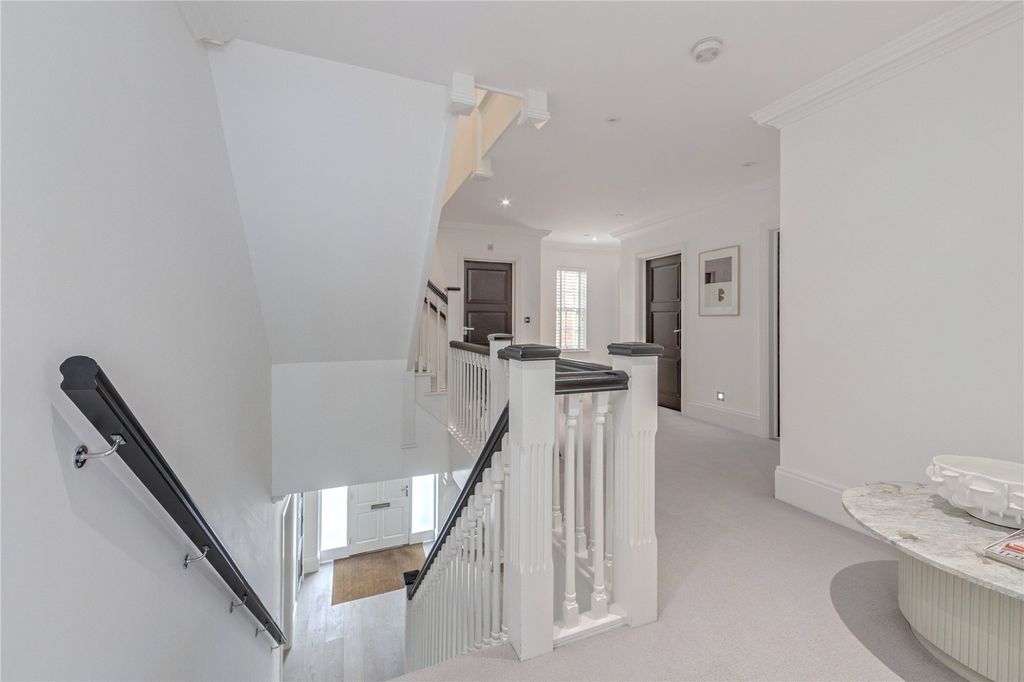 Additional image 15 of 6 bed detached house for saleViburnum Gate, Radlett, Hertfordshire WD7
