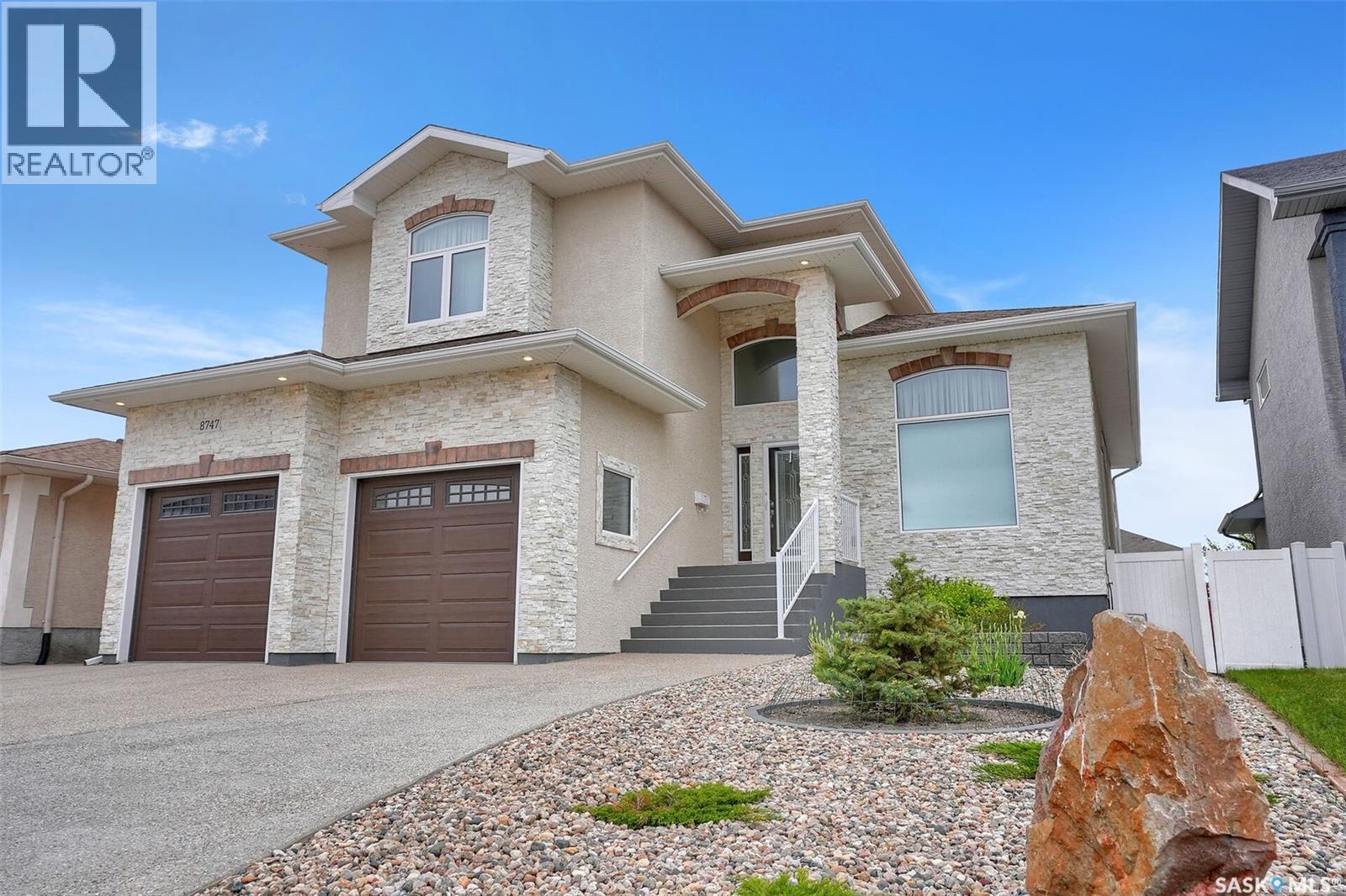 8747 Wascana Gardens Place, Regina, SK, S4V1E8