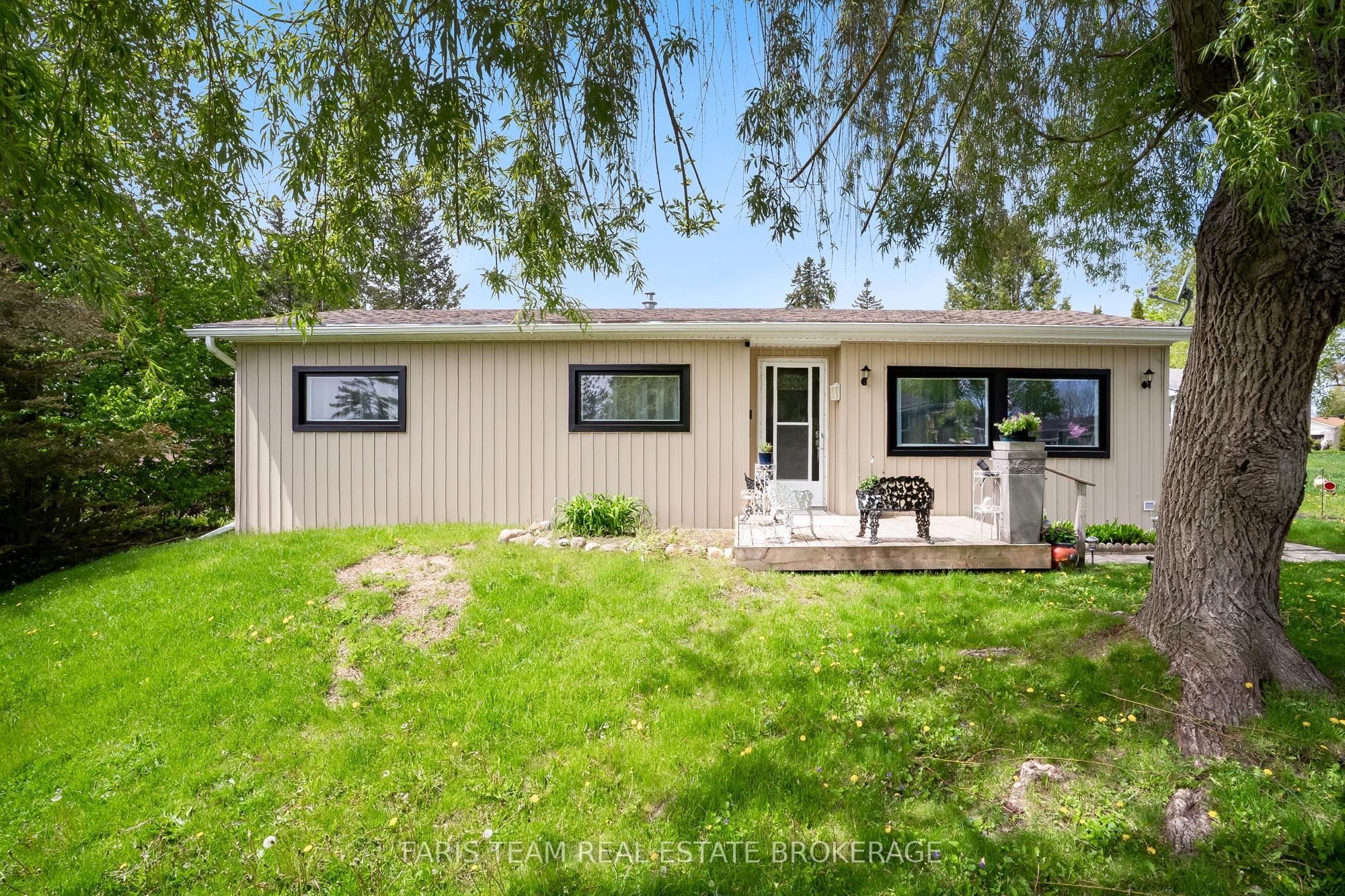 21 Hawthorne Drive, Innisfil, ON, L9S 1P7 photo 2