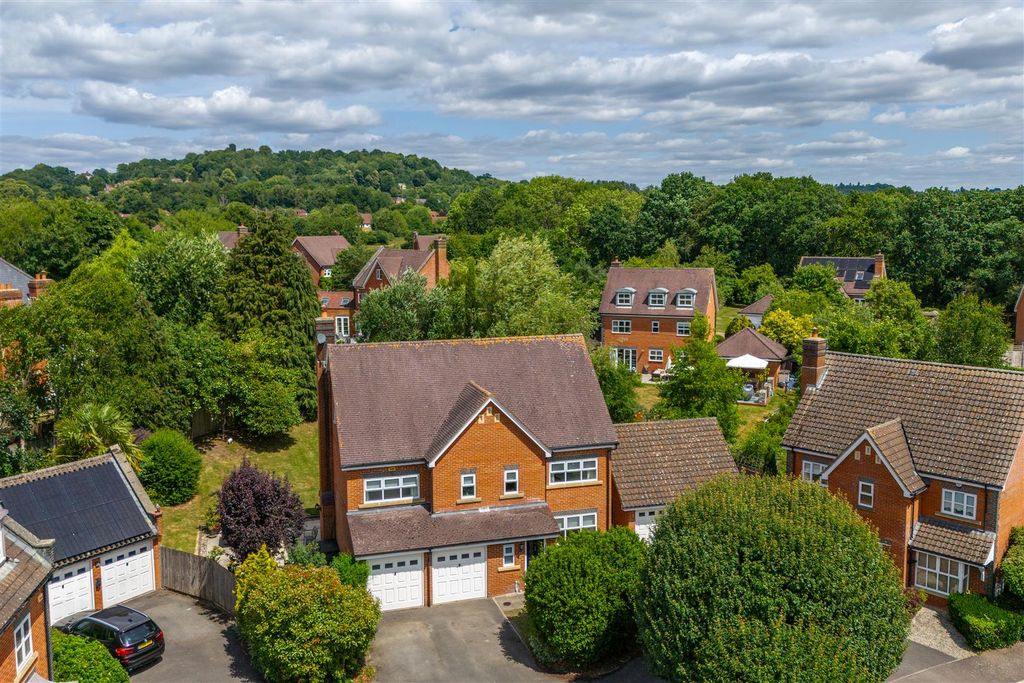 6 bed detached house for saleReed Drive, Royal Earlswood Park, Redhill RH1