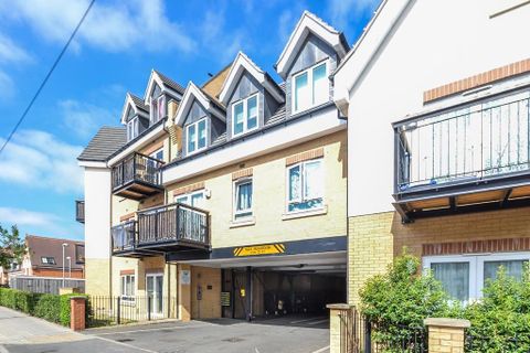 Featherstone Road, Ealing, Southall UB2