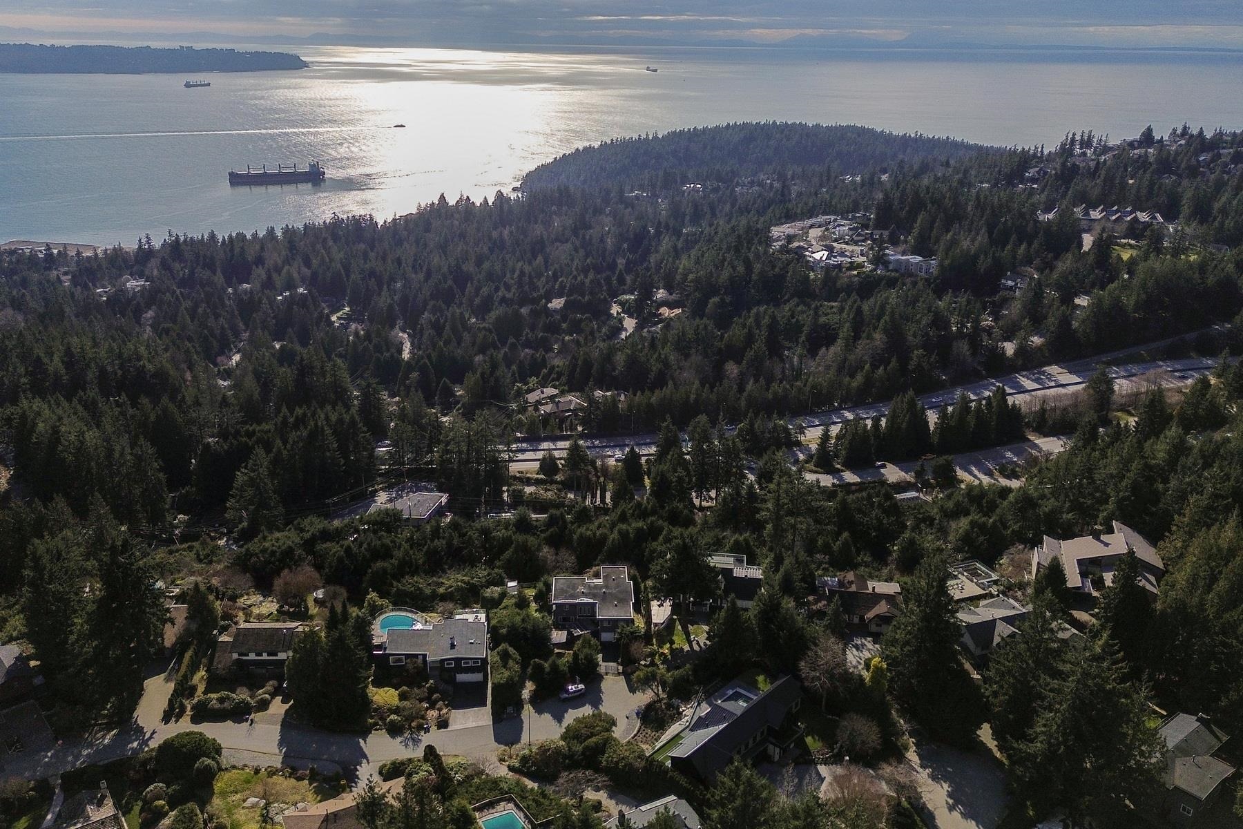4582 Woodgreen Court, West Vancouver, BC, V7S 2V7
