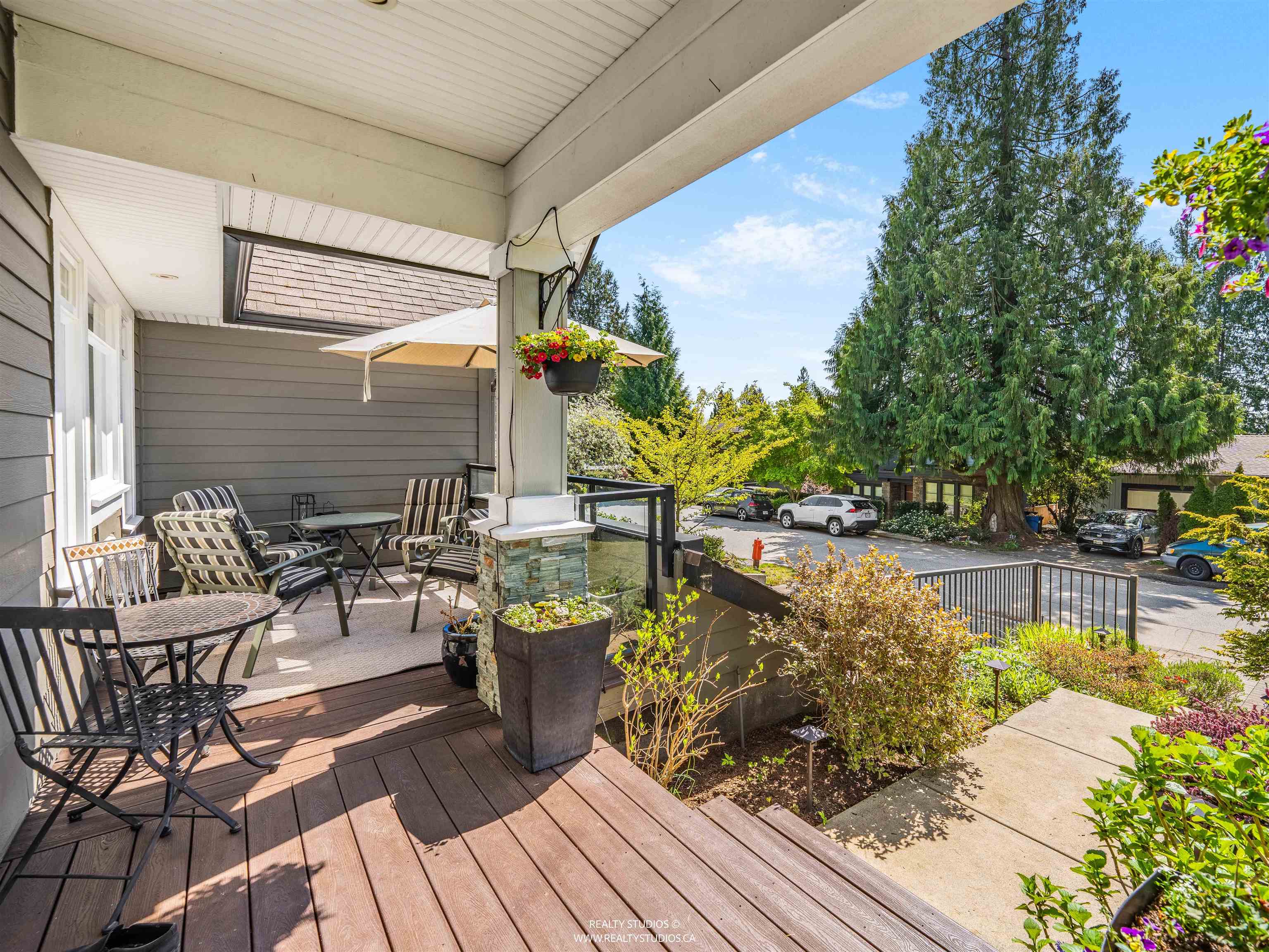938 Beaumont Drive, North Vancouver, BC, V7R 1P4 photo 2