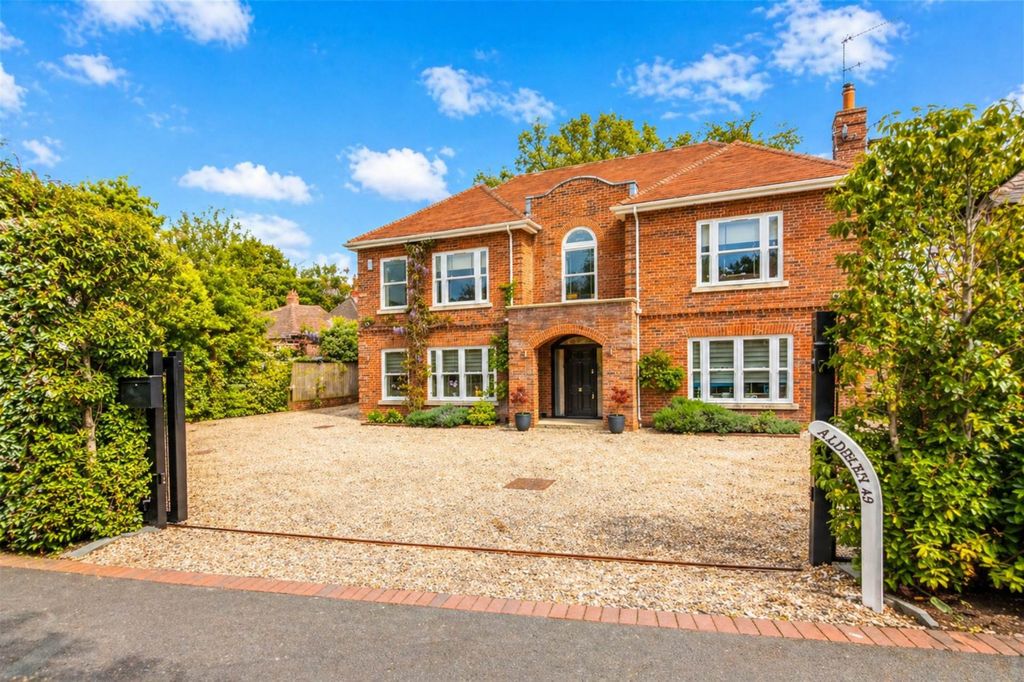 5 bed detached house for saleAldenham Avenue, Radlett WD7