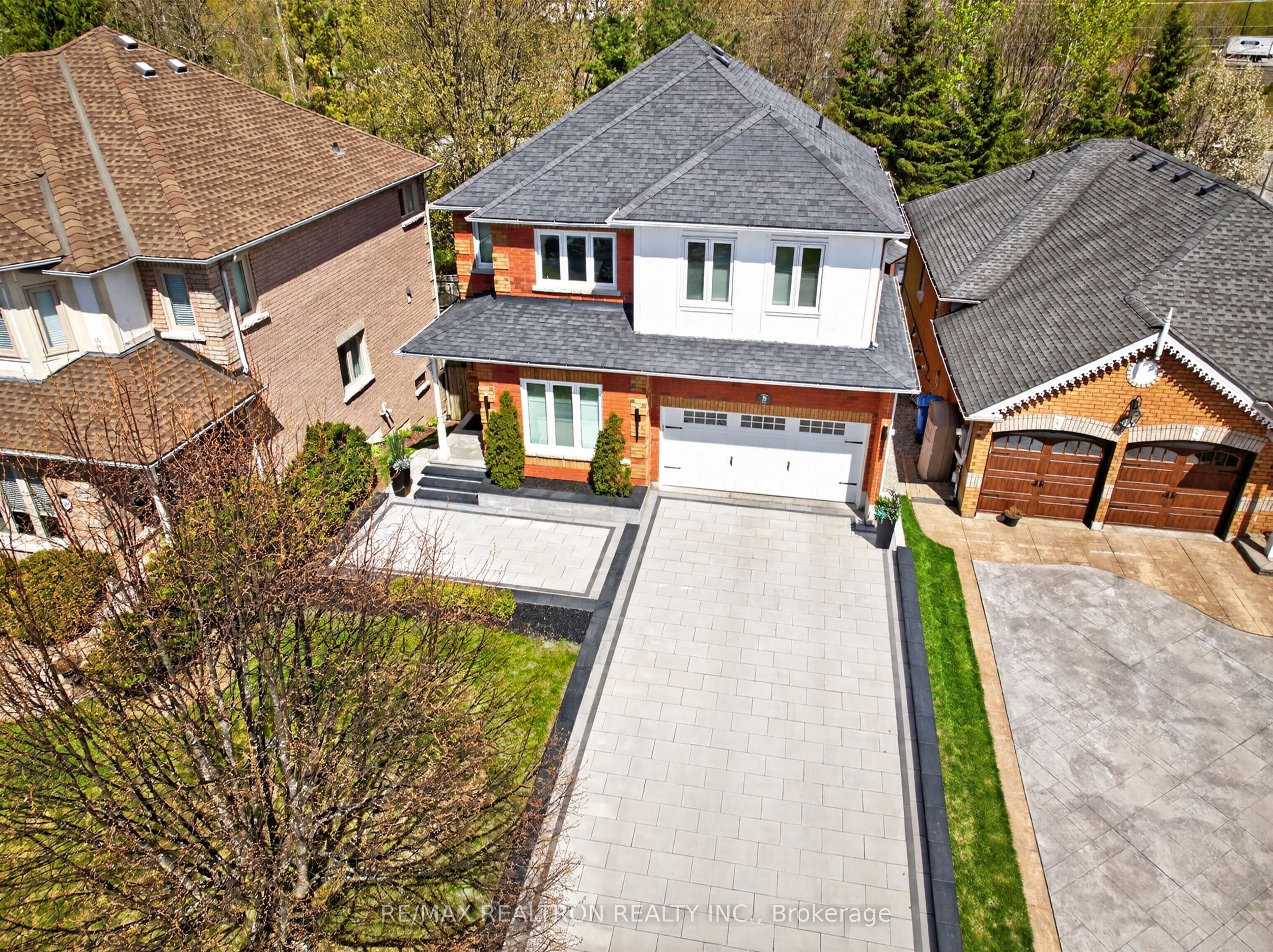 5 Yvonne Place, Aurora, ON, L4G 7E5