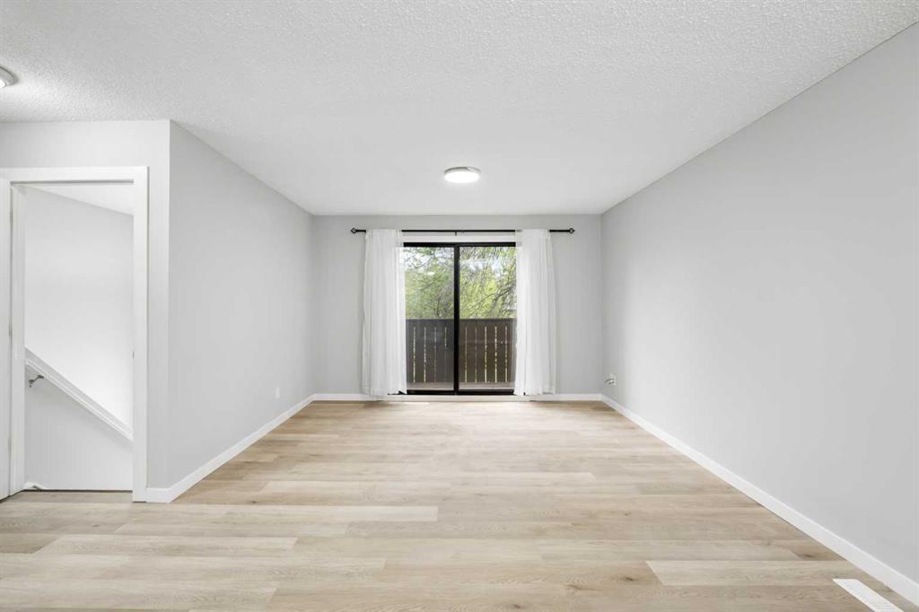 35 Bermuda Drive NW, Calgary, AB, T3K 1H5 photo 4