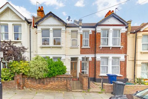 Berrymead Gardens, Acton W3
