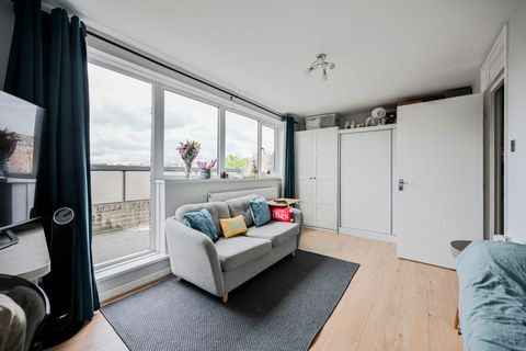 Old Farm Road, East Finchley, London N2