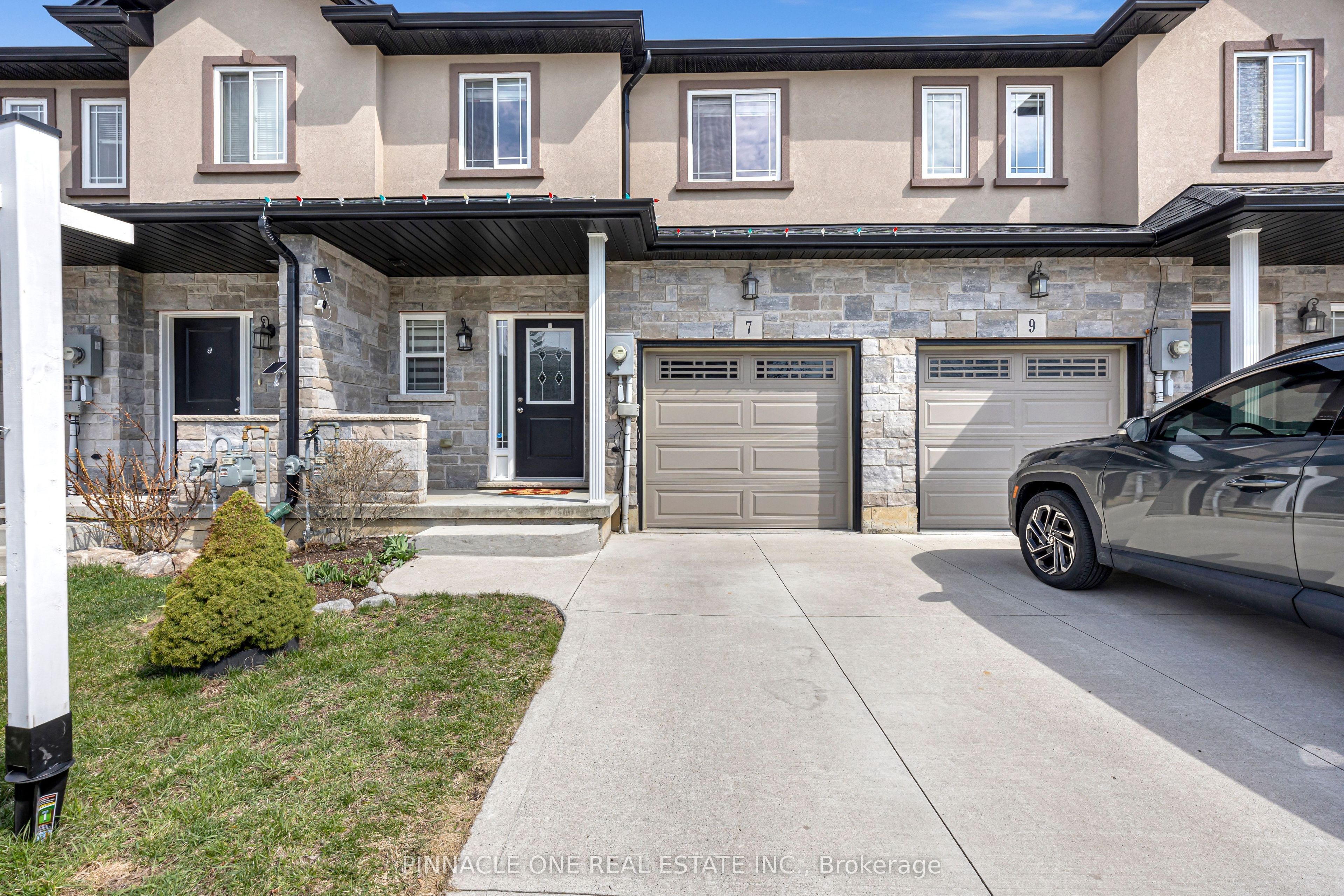 7 Mistywood Drive, Hamilton, ON, L8J 2N6 photo 5