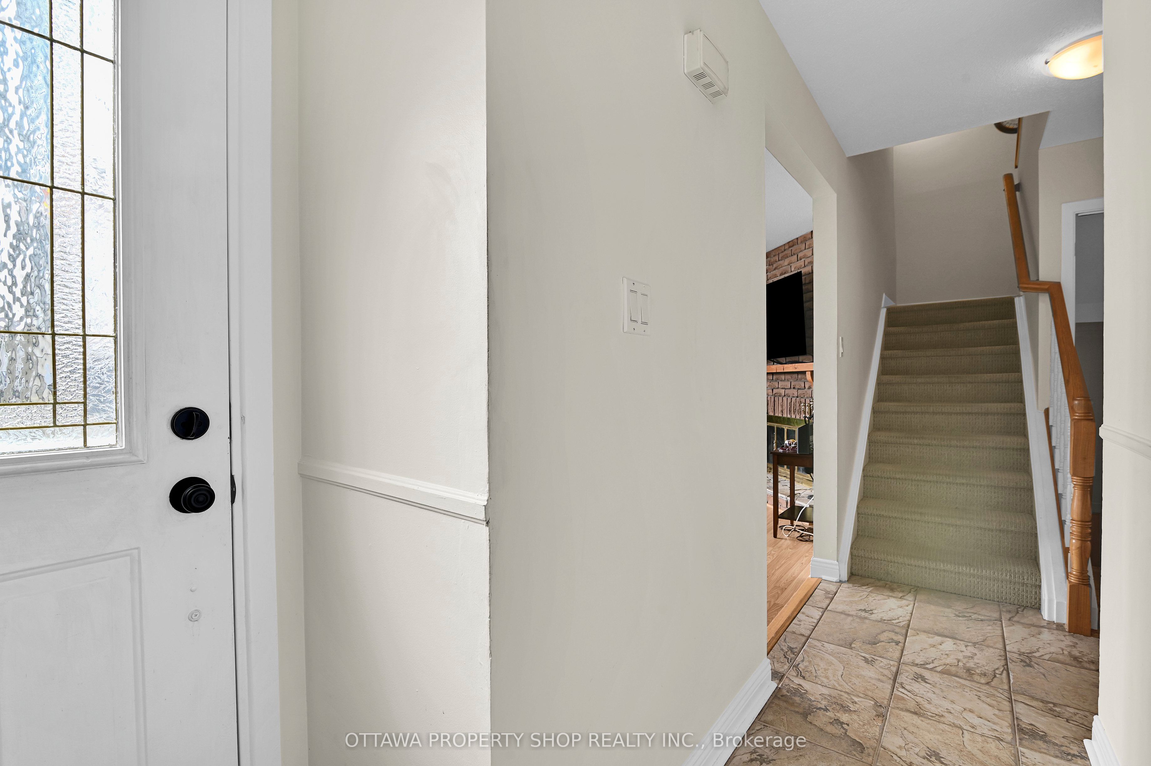 Additional image 3 of 202 Rosemary Gardens, Ottawa, ON, K1E 1Y8