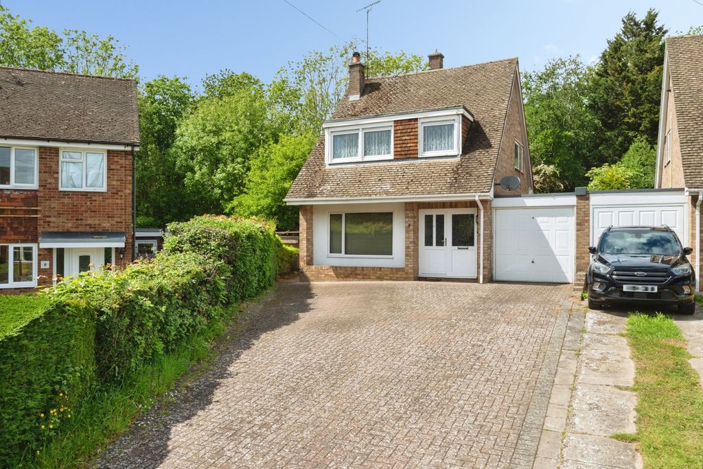3 bed link detached house for saleAndrews Close, Robertsbridge, East Sussex TN32