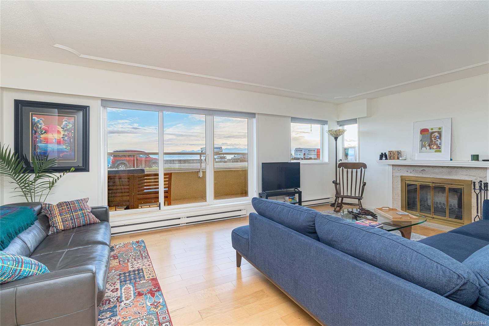 #101-1540 Dallas Road, Victoria, BC, V8S 1A3 photo 2