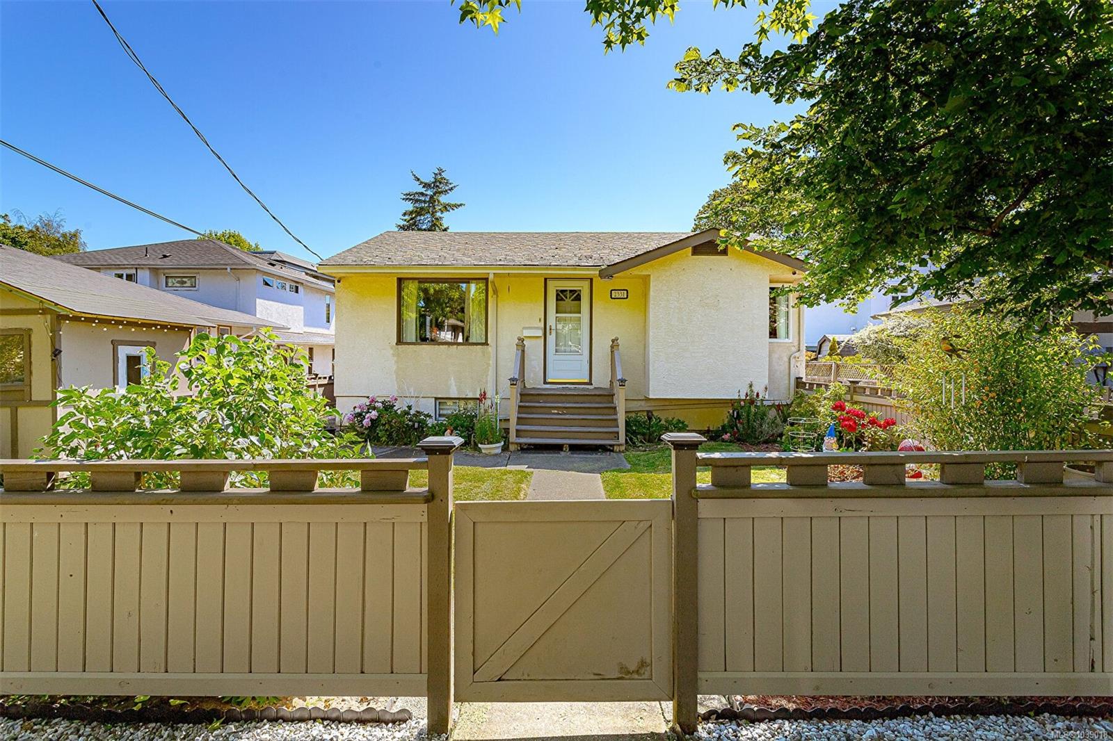 2331 Victor Street, Victoria, BC, V8R 4C8