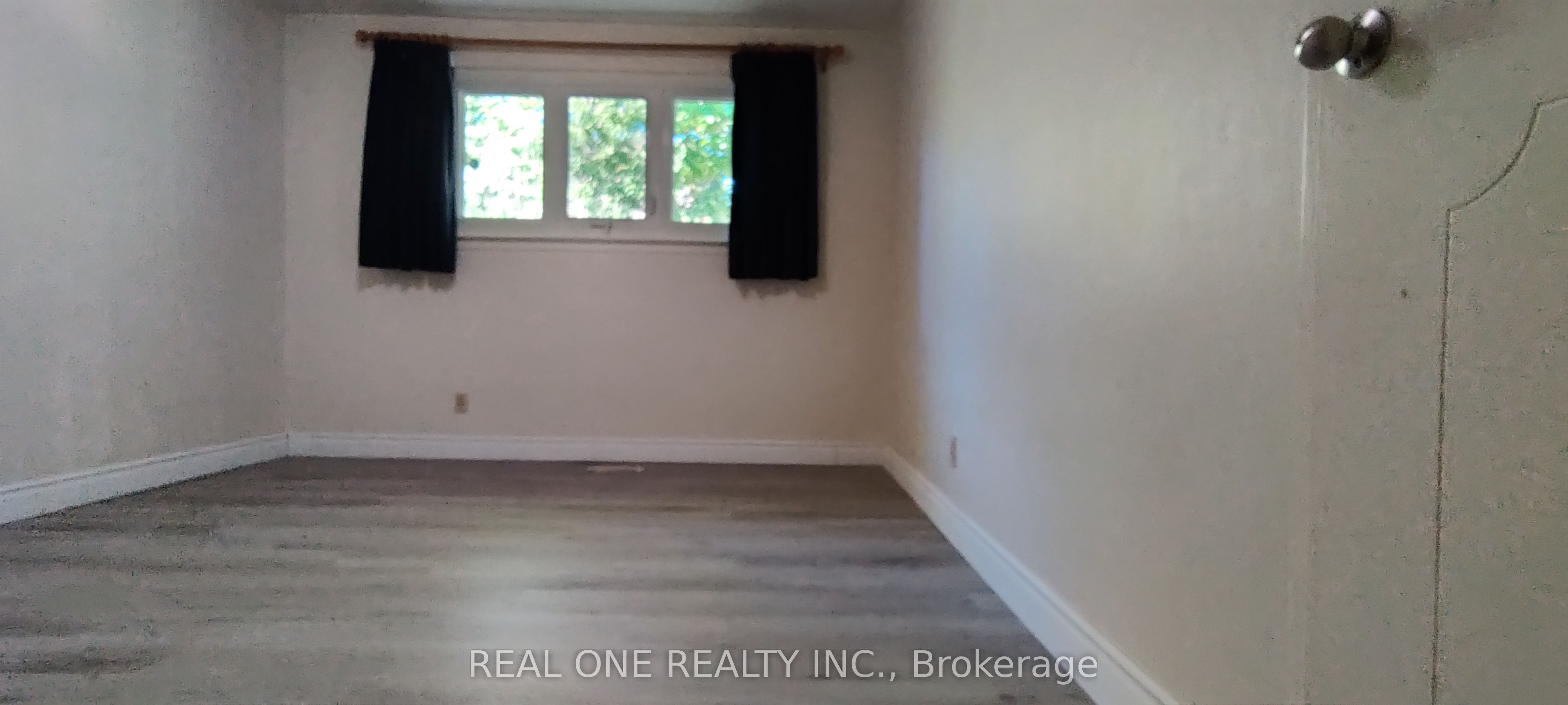 upper-9 Lisburn Crescent, Toronto, ON, M2J 2Z4 photo 2