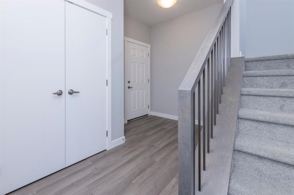 24 Willow Street, Cochrane, AB, T4C 2V3 photo 2