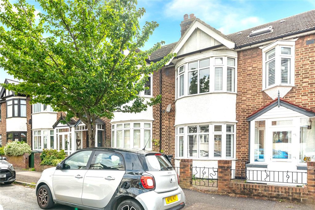 4 bed terraced house for saleRichmond Avenue, Highams Park, London E4