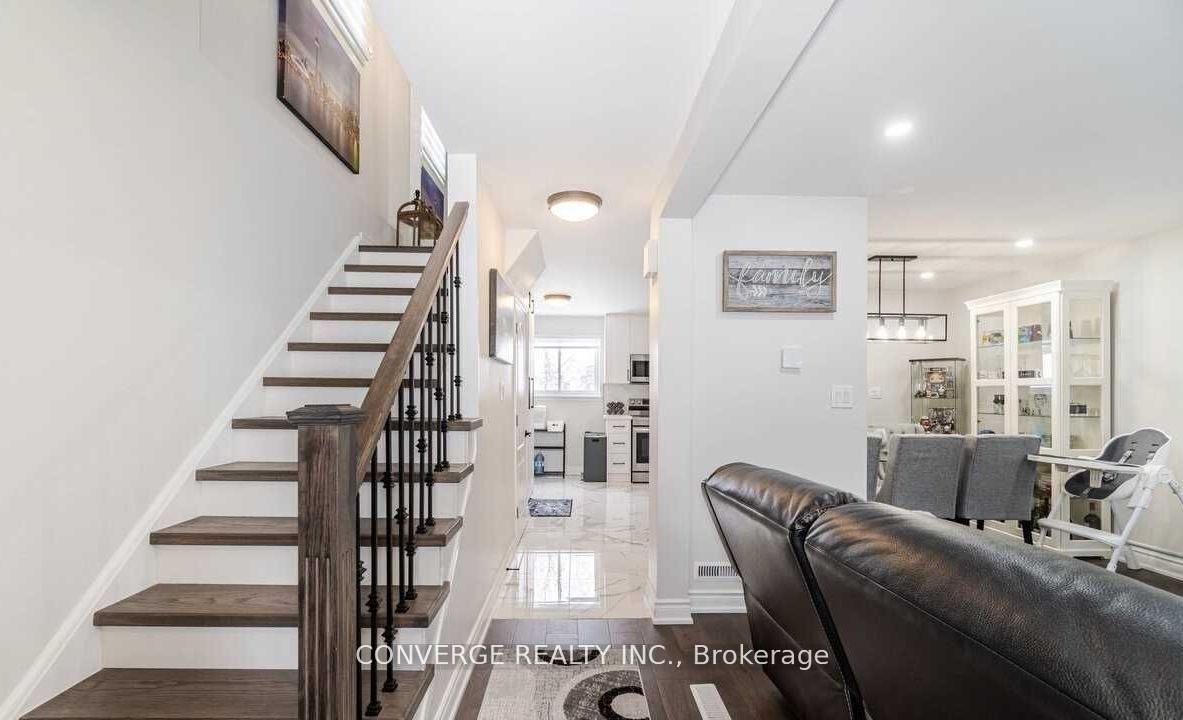 39 Greenwood Crescent, Brampton, ON, L6S 1T2 photo 2