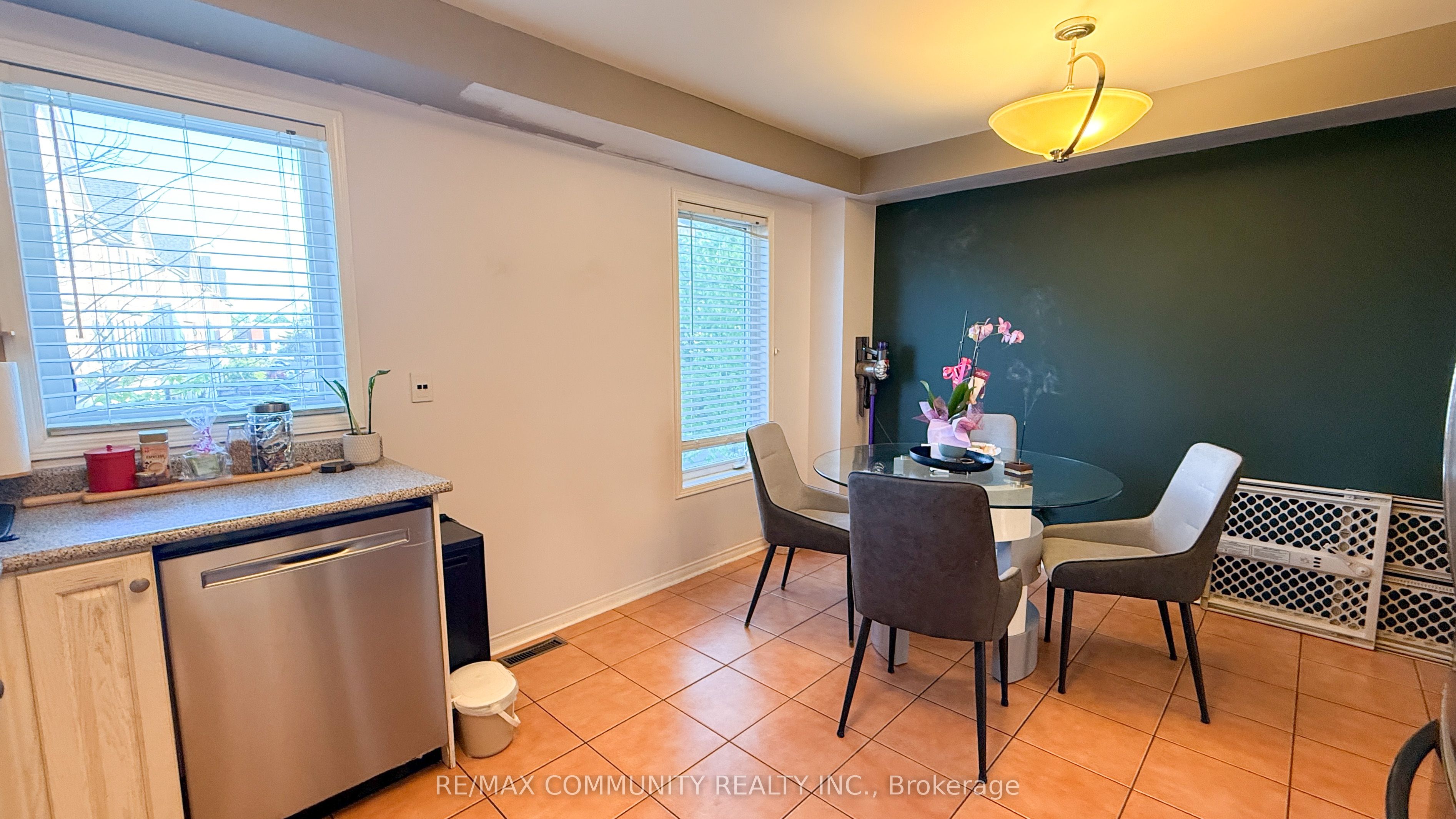 66 Mcgonigal Lane, Ajax, ON, L1T 4G9 photo 2