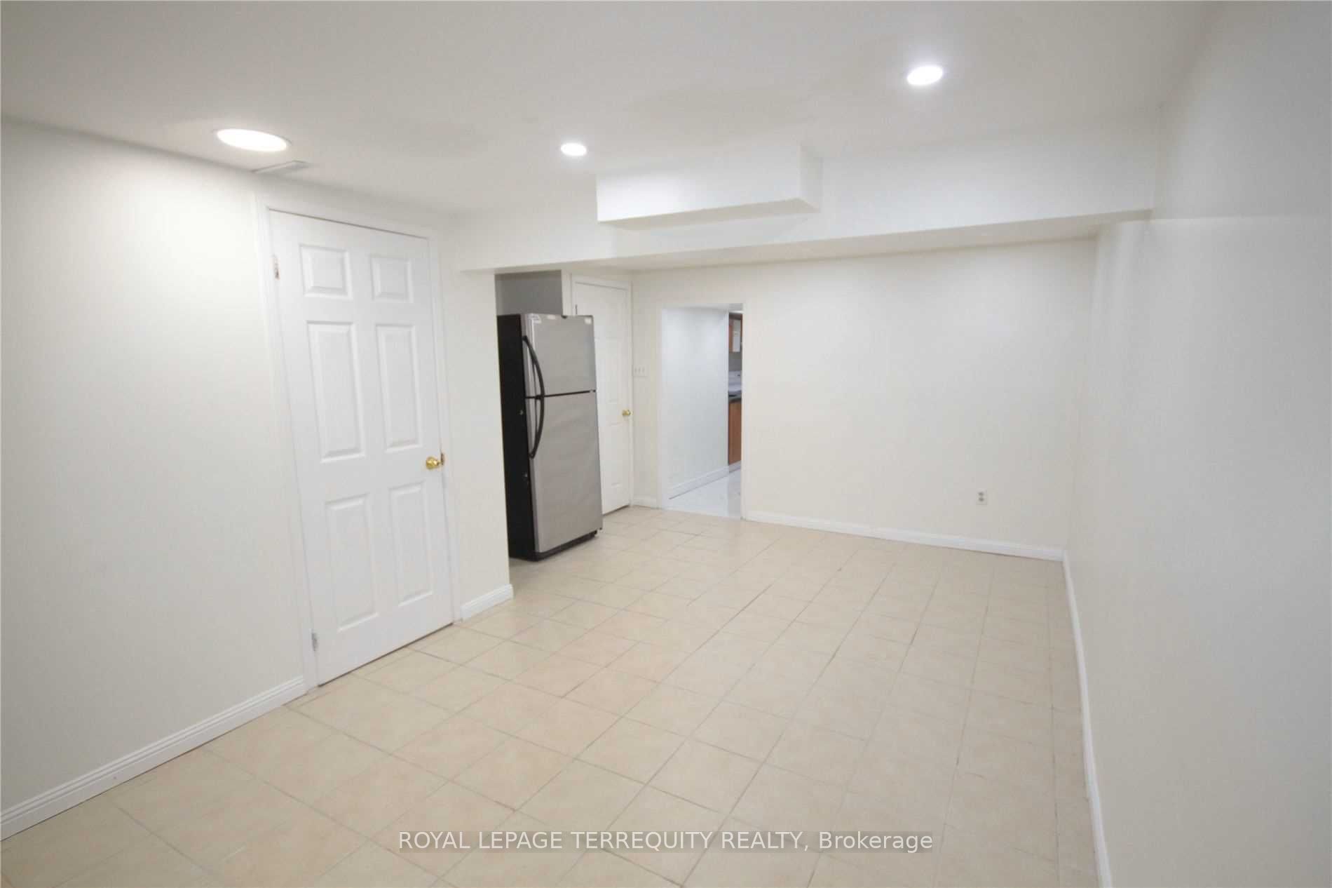 BSMNT-111 Caronia Square, Toronto, ON, M1B 2Z9