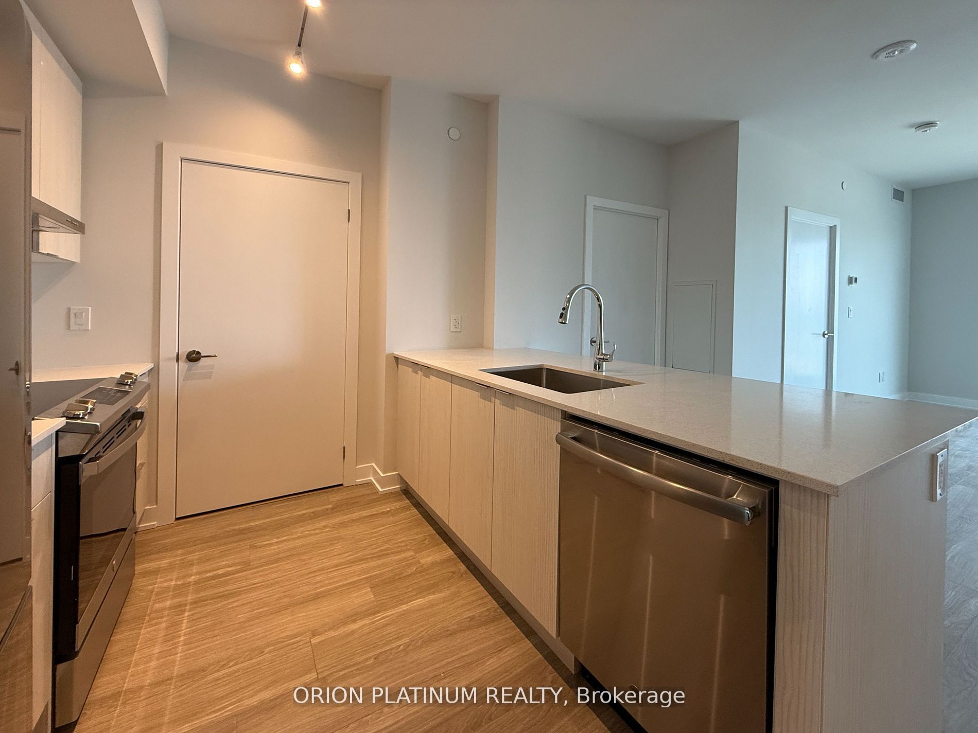 Additional image 2 of 2001-430 Square One Drive, Mississauga, ON, L5B 3Y1