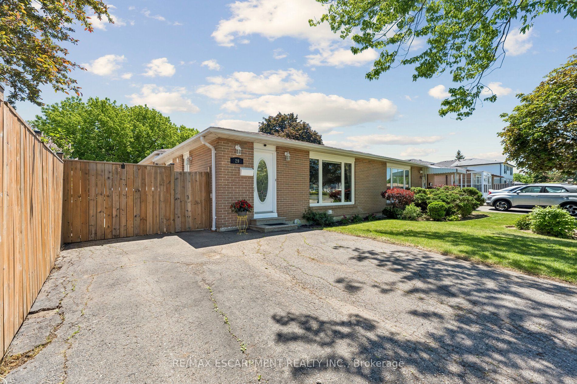 29 Deeside Crescent, Brampton, ON, L6T 3L8 photo 2
